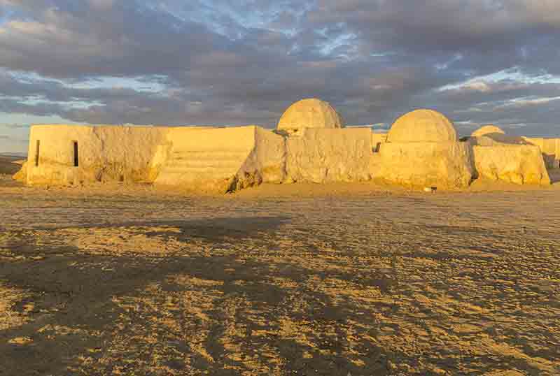 97 - Tunez - desierto de Tozeur - Ong Djmel - escenarios de la pelicula Stars War - IV episodio
